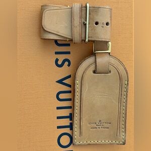Louis Vuitton Beige Leather luggage tag